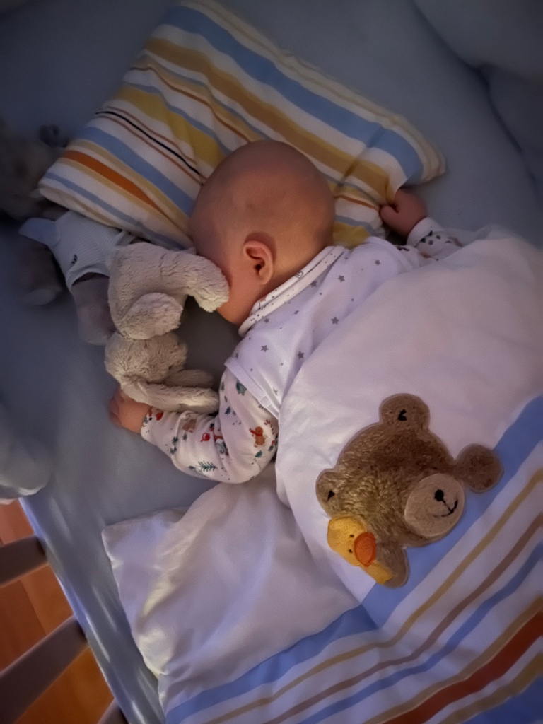 Kids are are healthier when they cycle sync their sleep to natural light